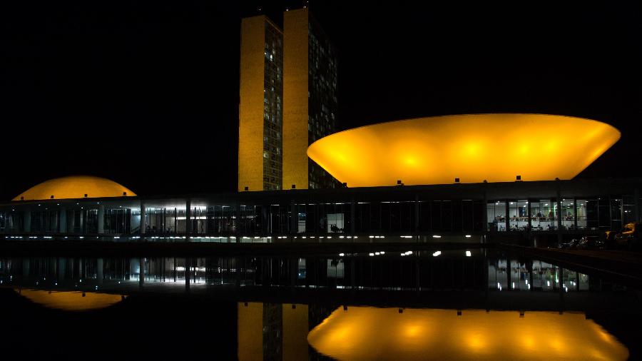 Prevenção ao suicídio marca o "Setembro Amarelo"; saiba como ajudar.